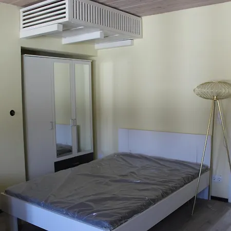 Garden Eden Apartment *